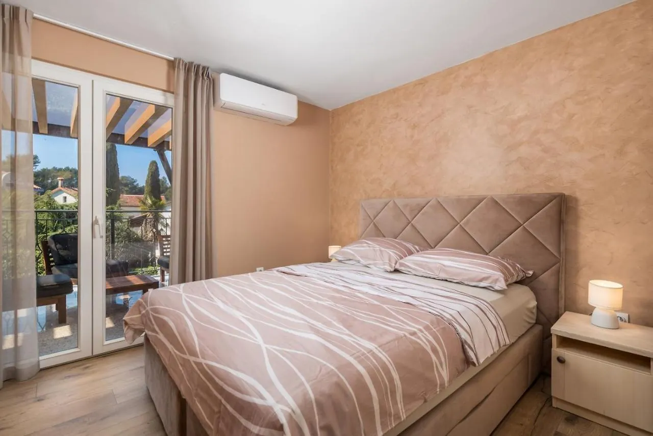 Villa Ivona With Heated Pool In Rovinj