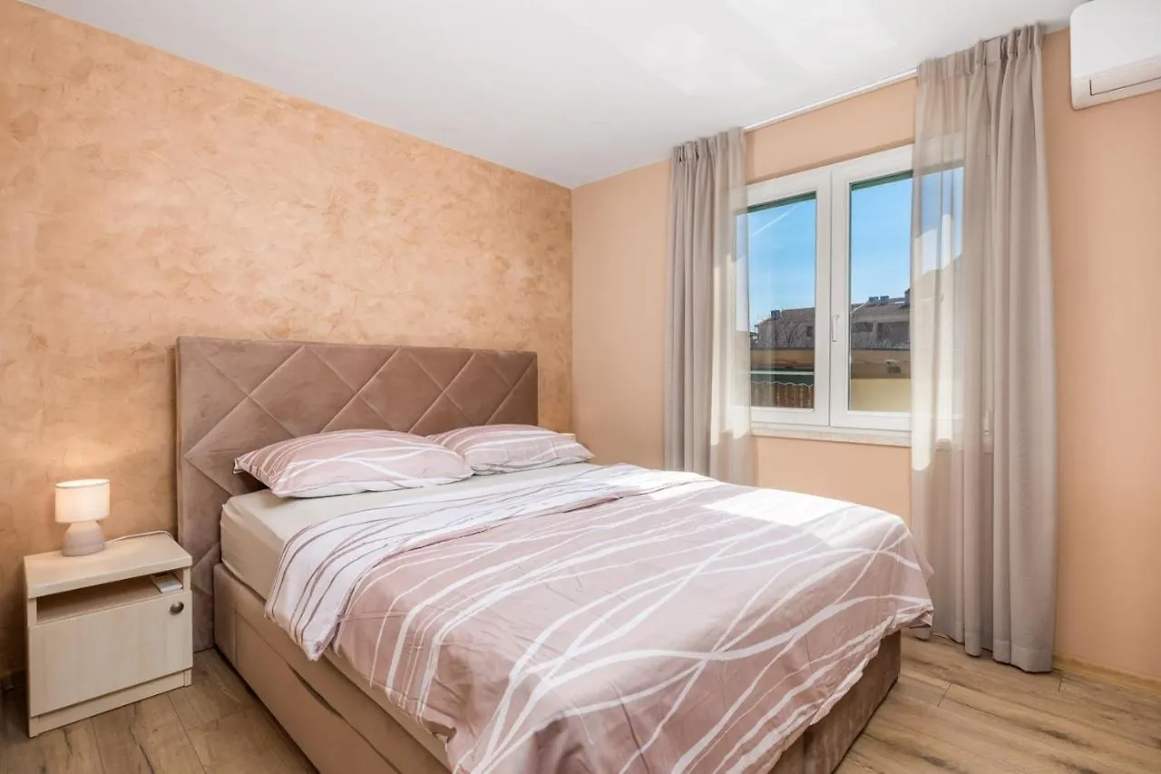 Villa Ivona With Heated Pool In Rovinj
