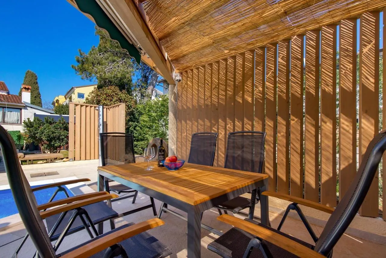 Villa Ivona With Heated Pool In Rovinj 0*,
