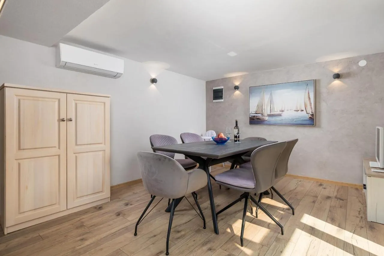 Villa Ivona With Heated Pool In Rovinj
