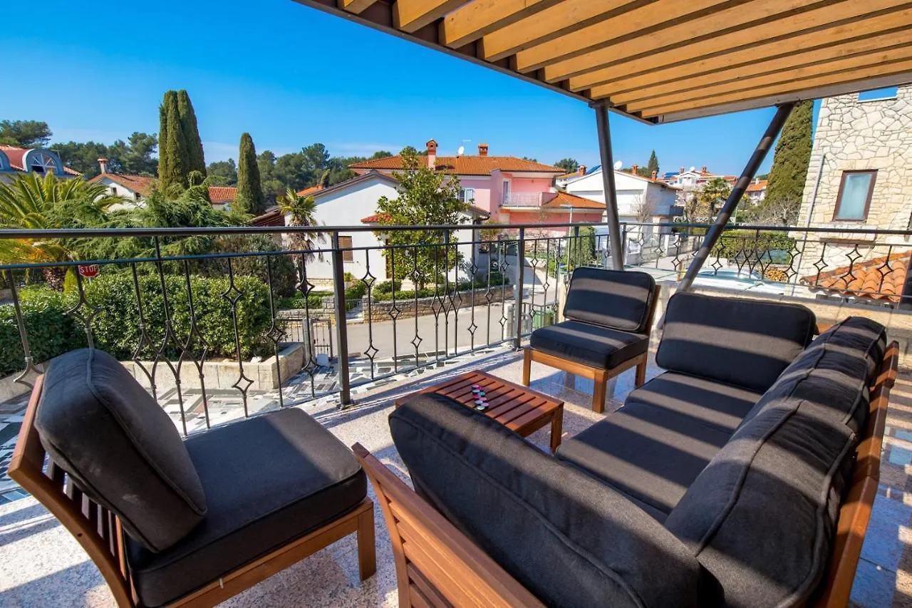 Villa Ivona With Heated Pool In Rovinj