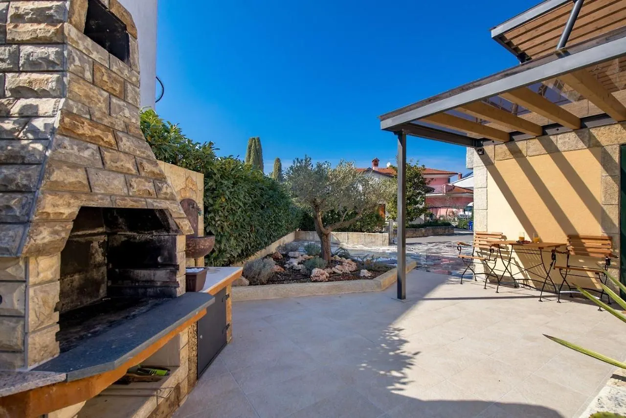Villa Ivona With Heated Pool In Rovinj