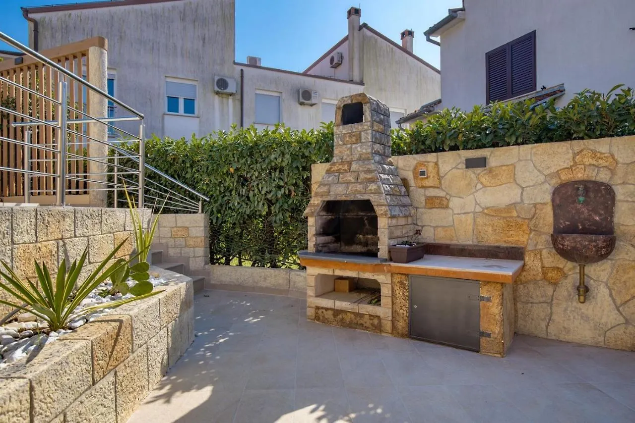 Villa Ivona With Heated Pool In Rovinj